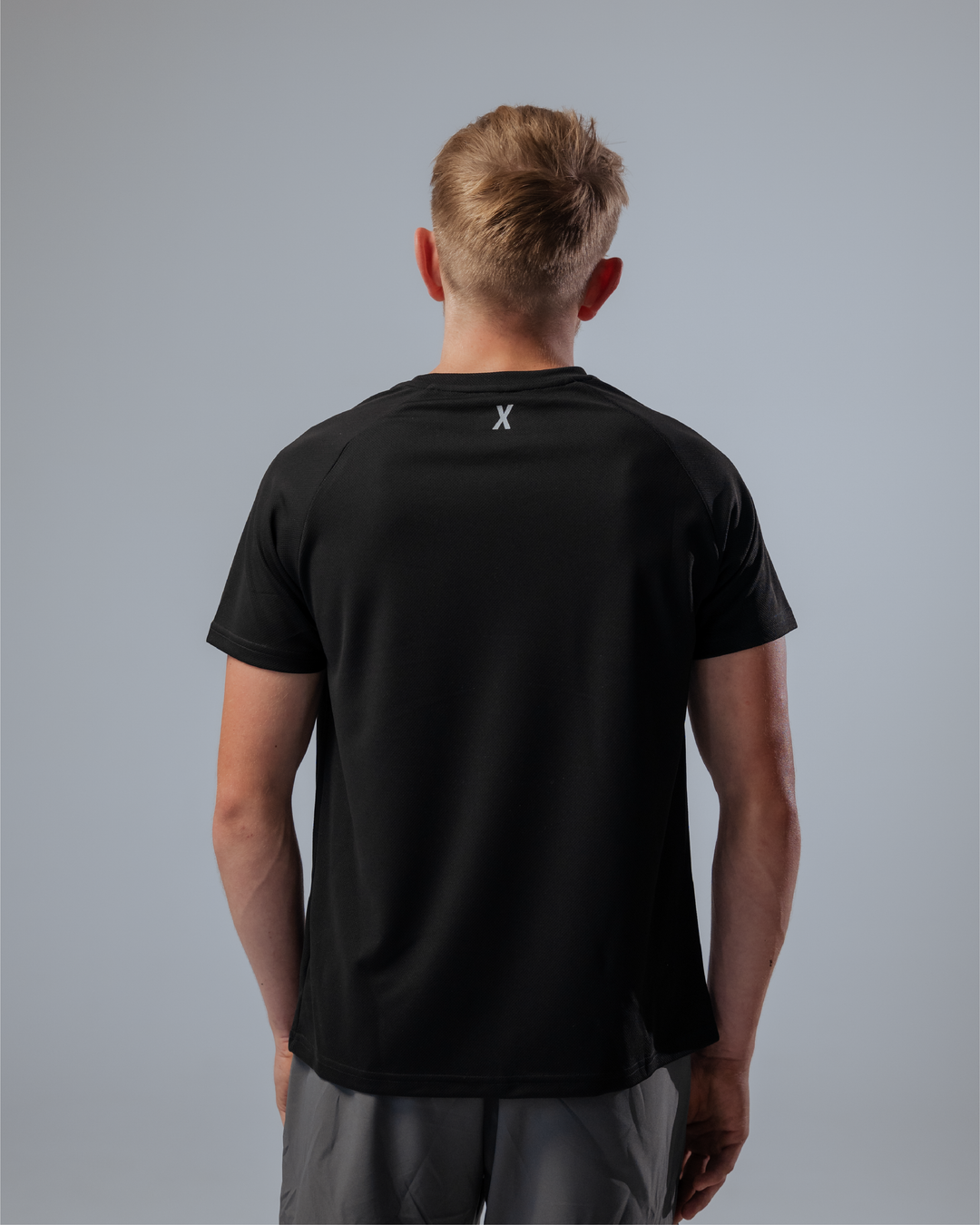 MOTION PERFORMANCE TEE - BLACK