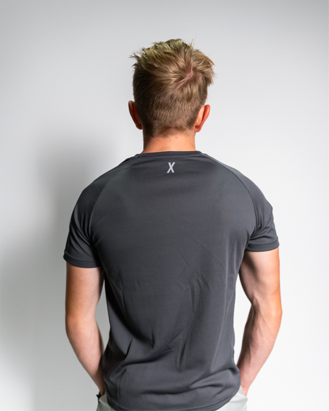 MOTION PERFORMANCE TEE - SLATE